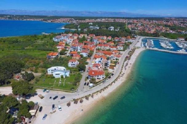 شقة Novi Apartman Beti Blizu Plaze S Besplatnim Parkingom, Puntamika - زادار المظهر الخارجي الصورة